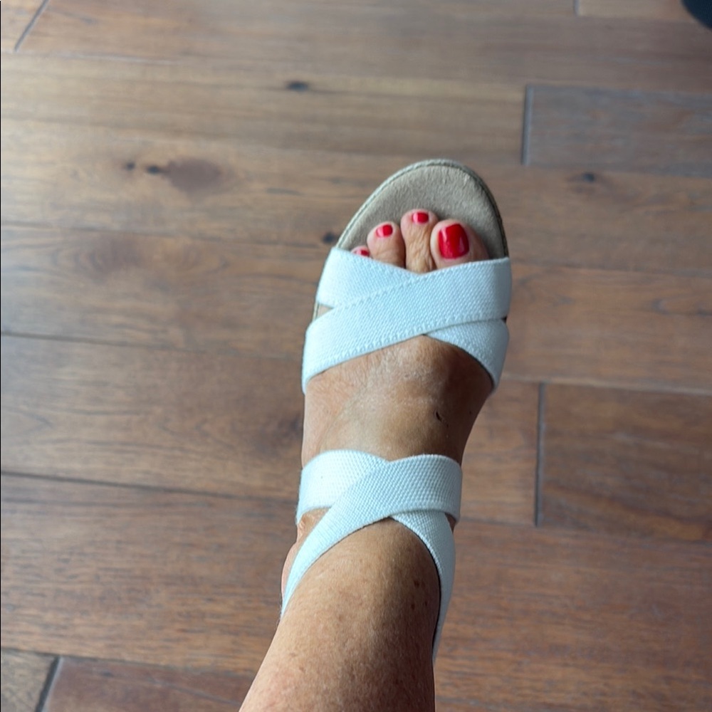 New! Never worn (except for picture!)CHARLESTON SHOE CO. White Sandals